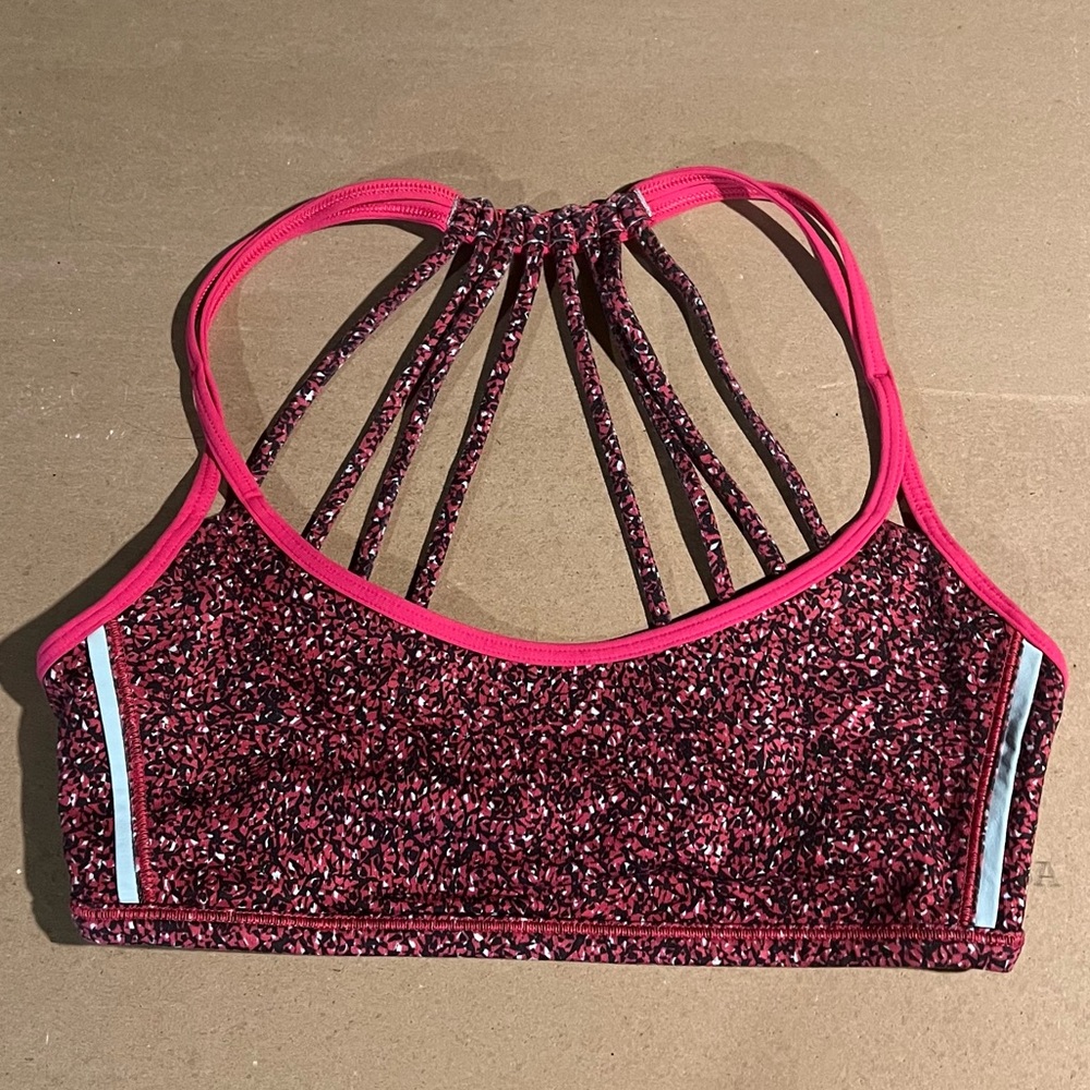 Lululemon Strappy Lighten Up Active Wear Sports Bra Size 4 Jewelled Magenta